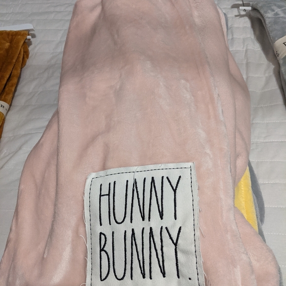 Rae dunn - Picture 1 of 3